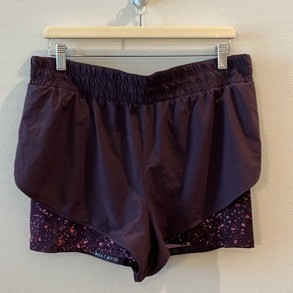 Athleta HIIT it 2-In-1 Shorts - Size XL - Warm Splatter Color - Picture 2 of 8